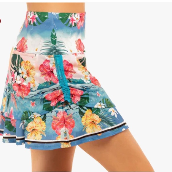 Lucky in Love Pants - Lucky in love bloom ruche skort size L NWT